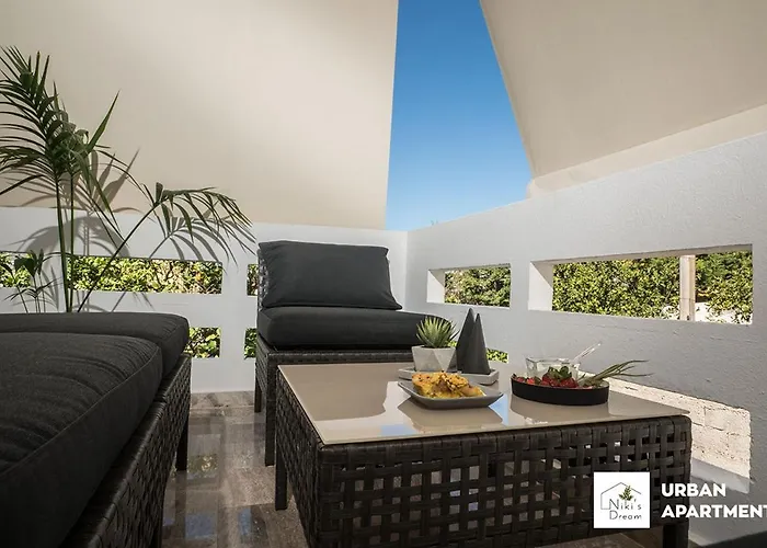 Nikis Dream Luxury 하니아